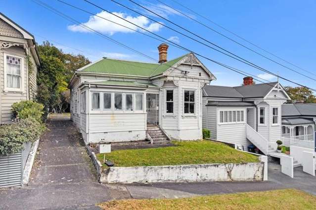 'Not sure if I'm crazy' - Buyer gets serious about $2m dump in four minutes flat