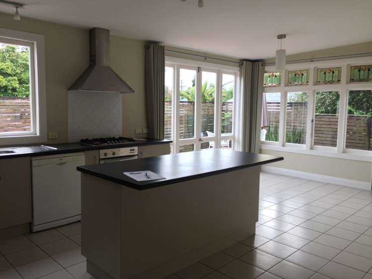 12 Barberry Lane Te Atatu Peninsula_1