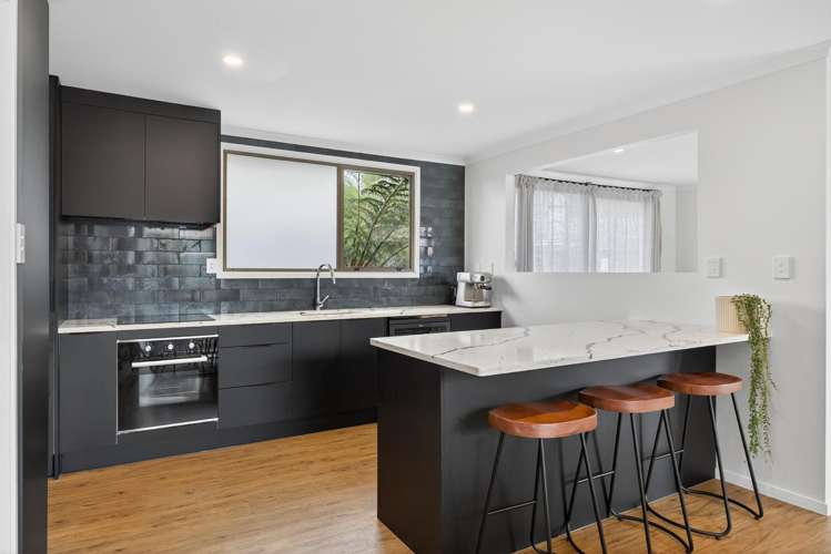 37 Botany Road Botany Downs_7