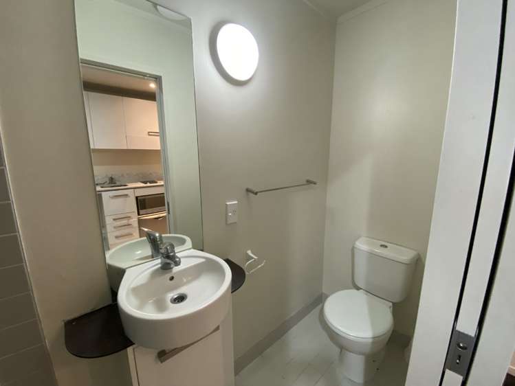 713/10 The Quadrant, Waterloo Street City Centre_4