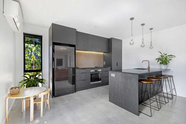 Contemporary Luxury in Waiwhakaiho!