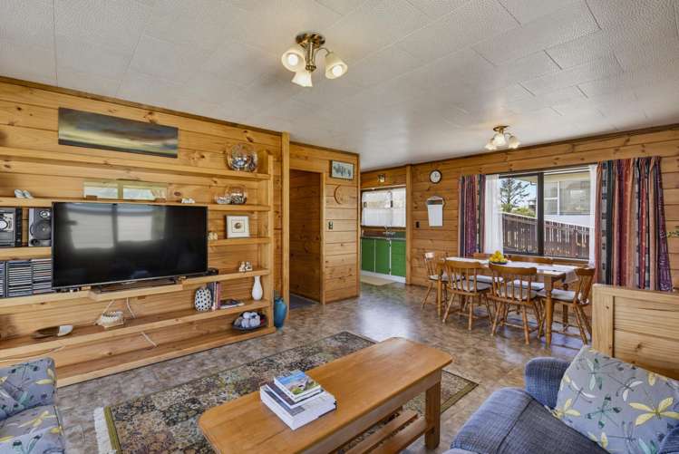 15 Muaupoko Street Hokio Beach_16