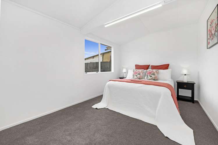 18 Crown Crescent Otara_5