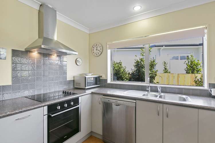 6 Crows Road Swanson_9