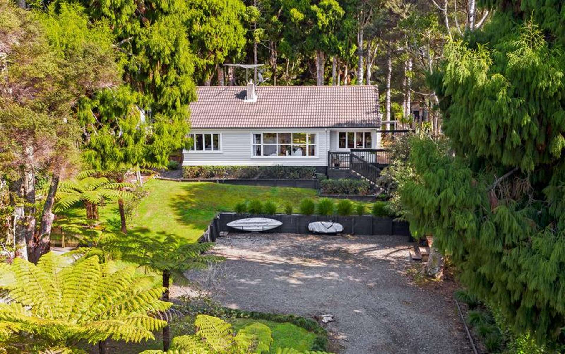 8 Sylvan Valley Avenue Titirangi_0