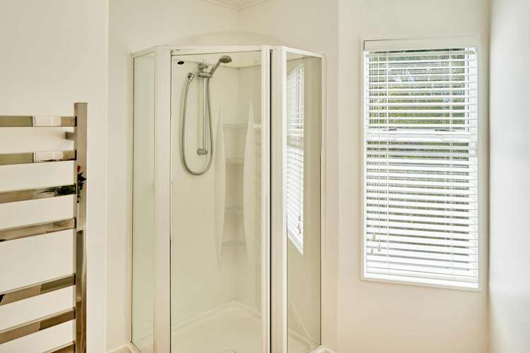 39 James Cook Drive Whitby_13