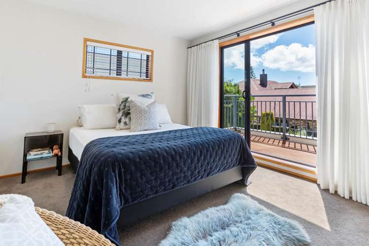 42 Oakwood Grove Eastern Beach_17