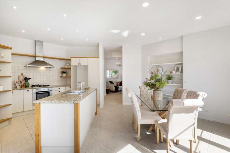 1 Scarlet Oak Drive Schnapper Rock_13