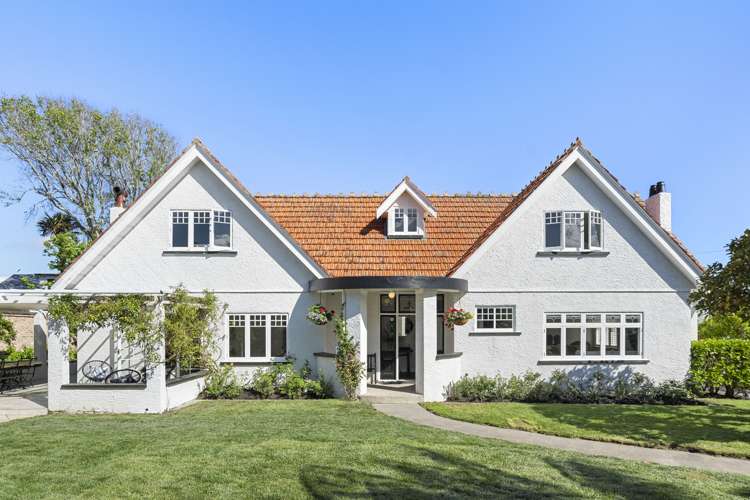 1 Ascot Avenue Narrow Neck_25