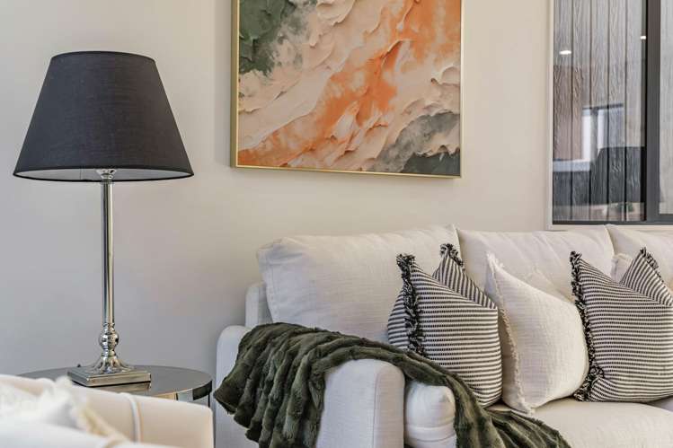 2/122 Leybourne Circle Glen Innes_16