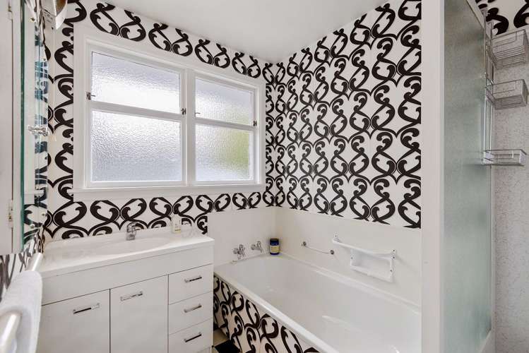 2/98 Office Road Merivale_11