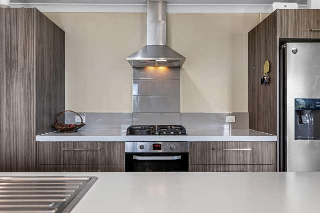 8 Ballintoy Park Drive Welcome Bay_1