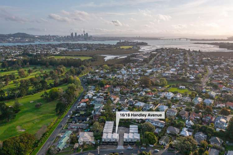 1/18 Handley Avenue Narrow Neck_13