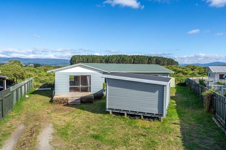13 Simcox Street Otaki Beach_20