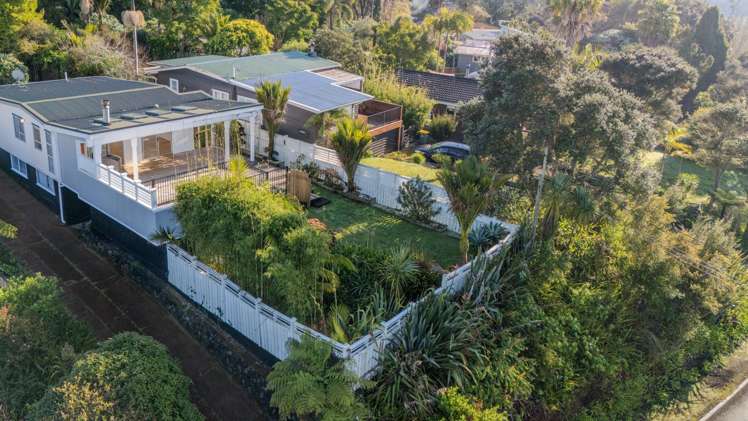  679 Huia Road Parau_12