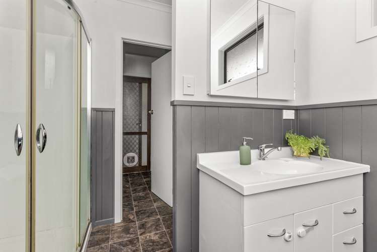 8 Elizabeth Place Clive_10