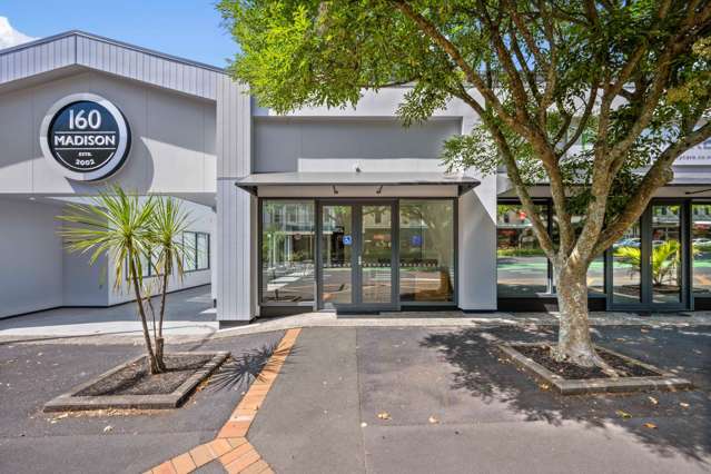 HIGH PROFILE RETAIL/OFFICE UNIT WITH CAR PARKS