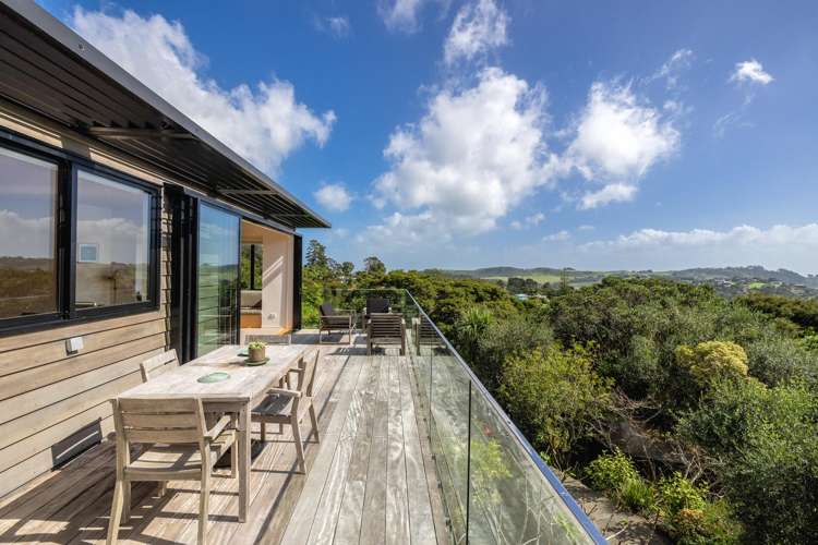 58 Victoria Road South Onetangi_17