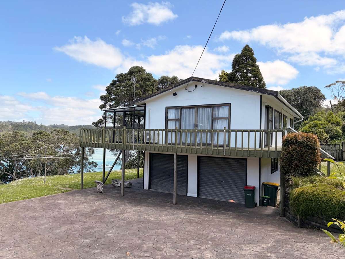 4 Bedroom Coastal Home with Waiwera & Estuary ... 1
