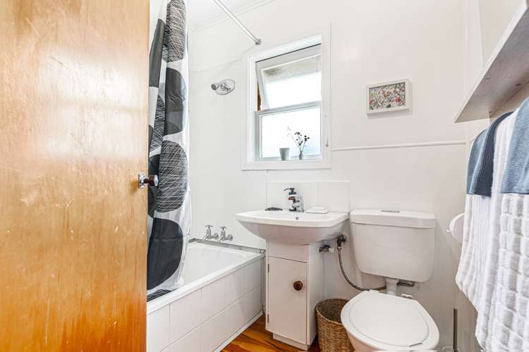 16 Ward Crescent Te Atatu Peninsula_13