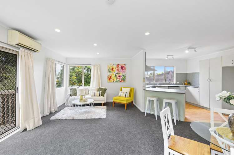 19b Landow Place (off Parrs Cross Road) Henderson_9