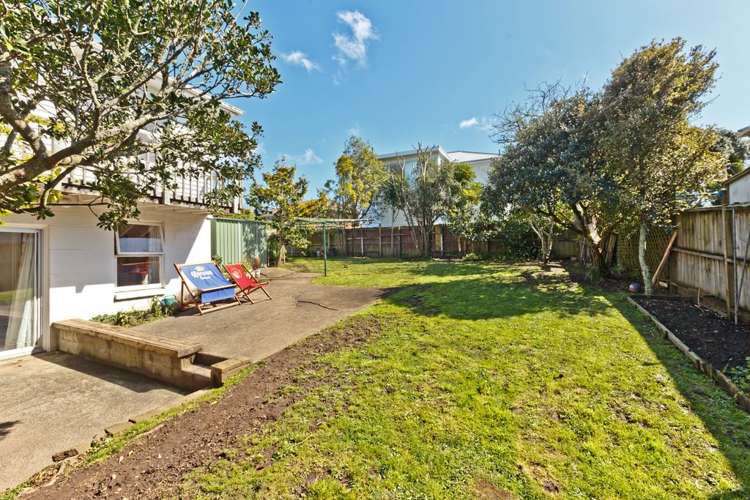 52 Williamson Avenue Belmont_26