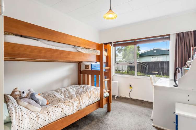 10 Neale Avenue Stoke_21