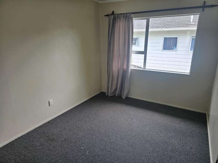 14 Ascot Ave 11601_5