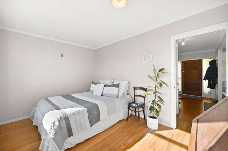 1 Garden Heights Avenue Glenview_13