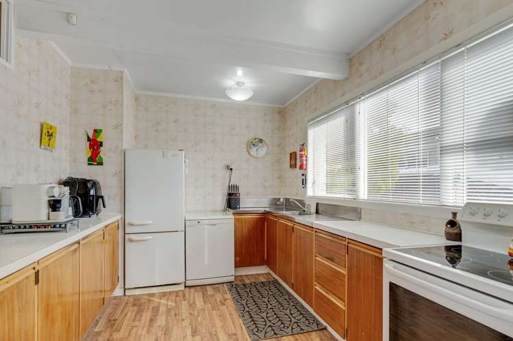 67 Beach Road Mellons Bay_15