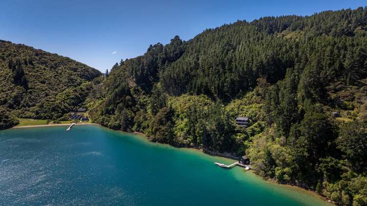 - Bay of Many Coves Queen Charlotte Sound_2