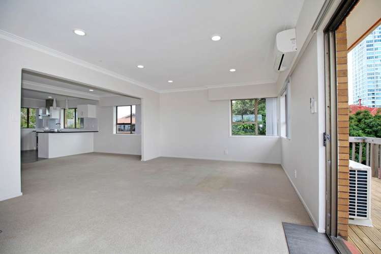 2/21 Bracken Avenue Takapuna_3