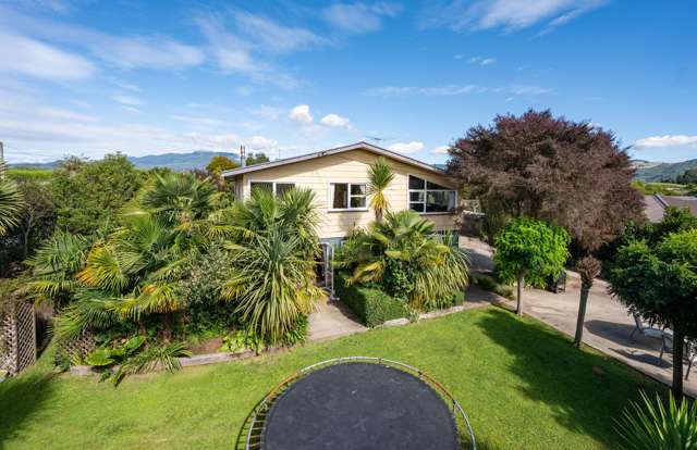 Large Family Living with Flexible Layout & Potenti