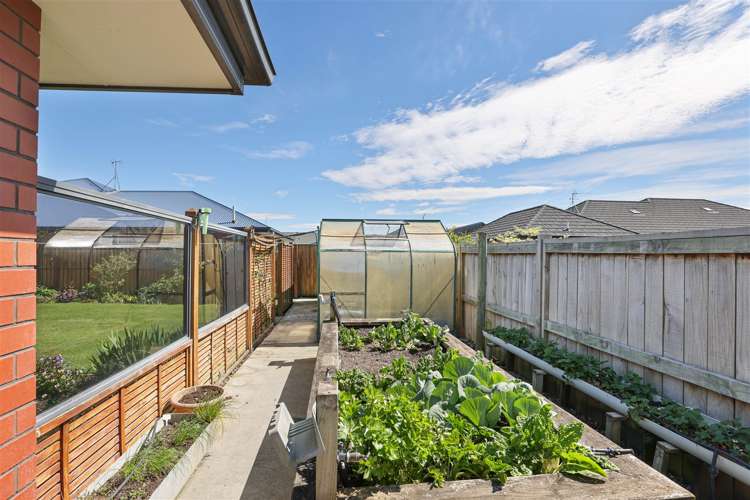 8 Parkdale Close Allenton_15