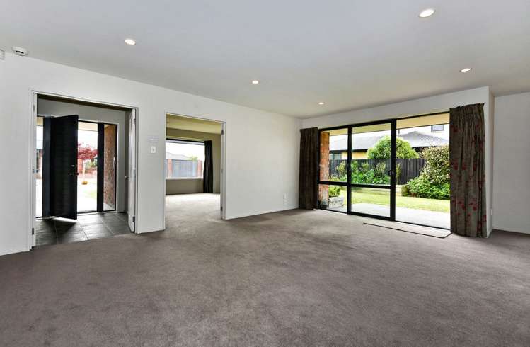 14 Kingsbridge Drive Burwood_6