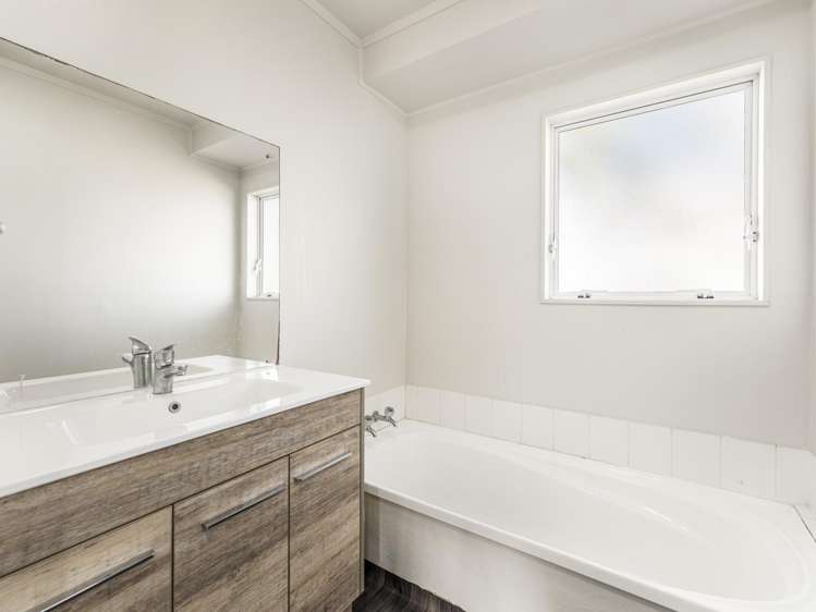 1/75 Etherton Drive Manurewa_6