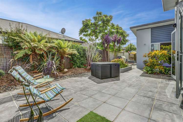 8 Ashington Grove Huntington_18