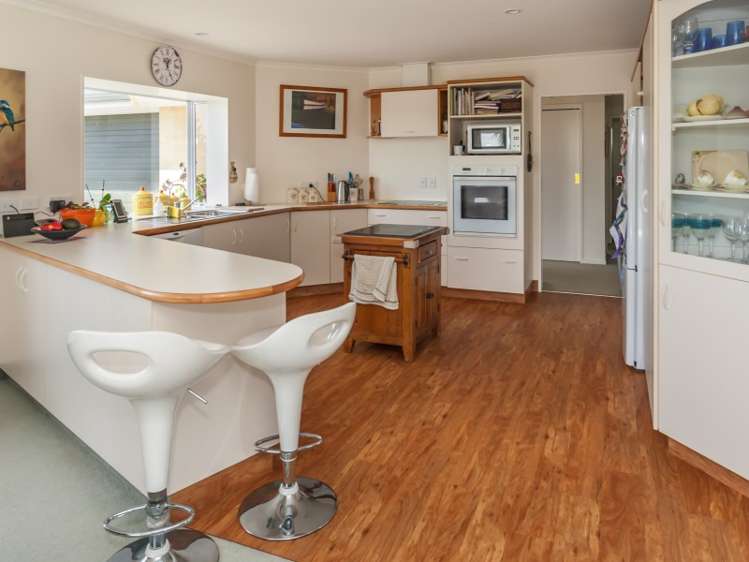 435 Waikawa Beach Road Manakau_2