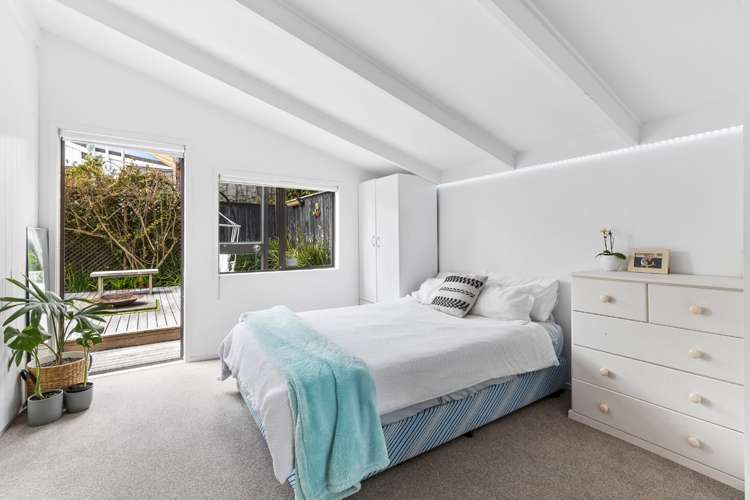 2/283 East Coast Road Mairangi Bay_11