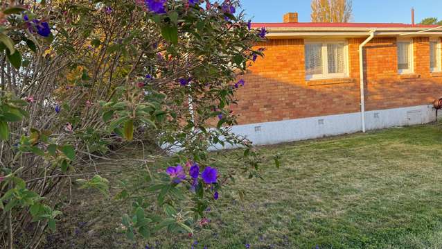 House for rent. Close to hospital and city