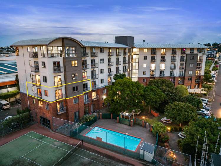 2A/10 Crown Lynn Place_3