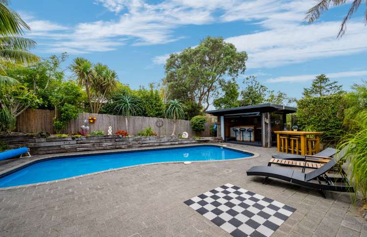 54 Beach Road Mellons Bay_16