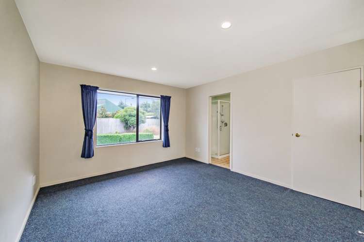 8 Oldham Place Darfield_8