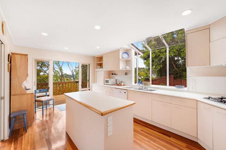 18 Gibson Place Mellons Bay_11