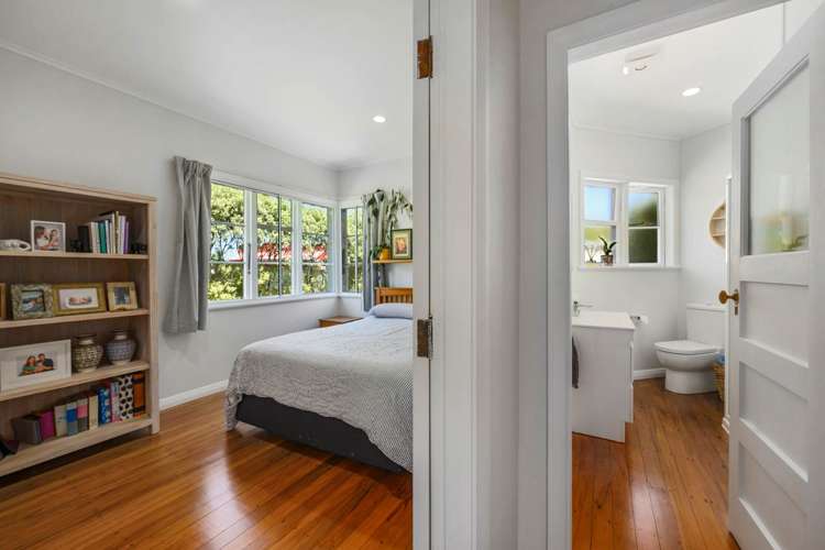 60 Old Lake Road Narrow Neck_32