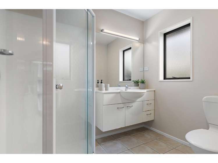 17 Sutton Place Dallington_15