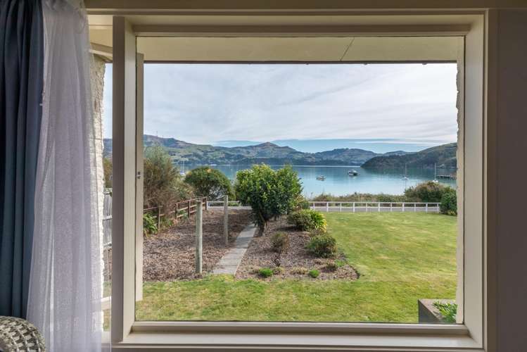 113 Beach Road Akaroa_12