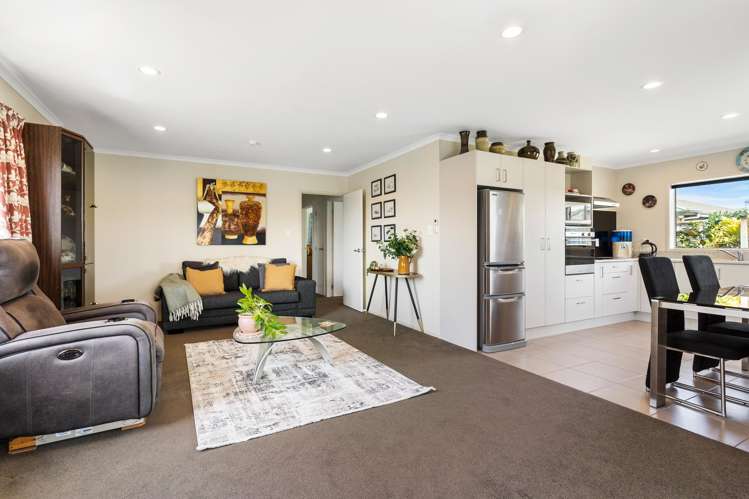 50/8 Village Place Tuakau_1