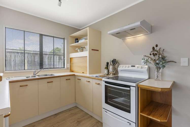 9a Dasent Street Karori Central_13