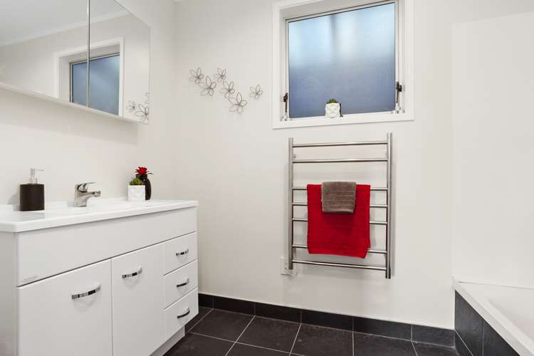 49 Onedin Place Titirangi_11